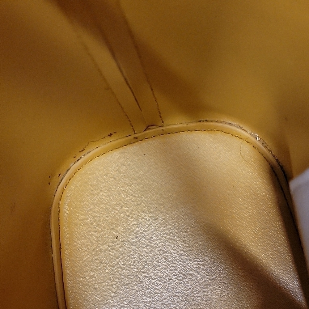 Carpisa PVC Bucket Purse - Picture 12 of 16